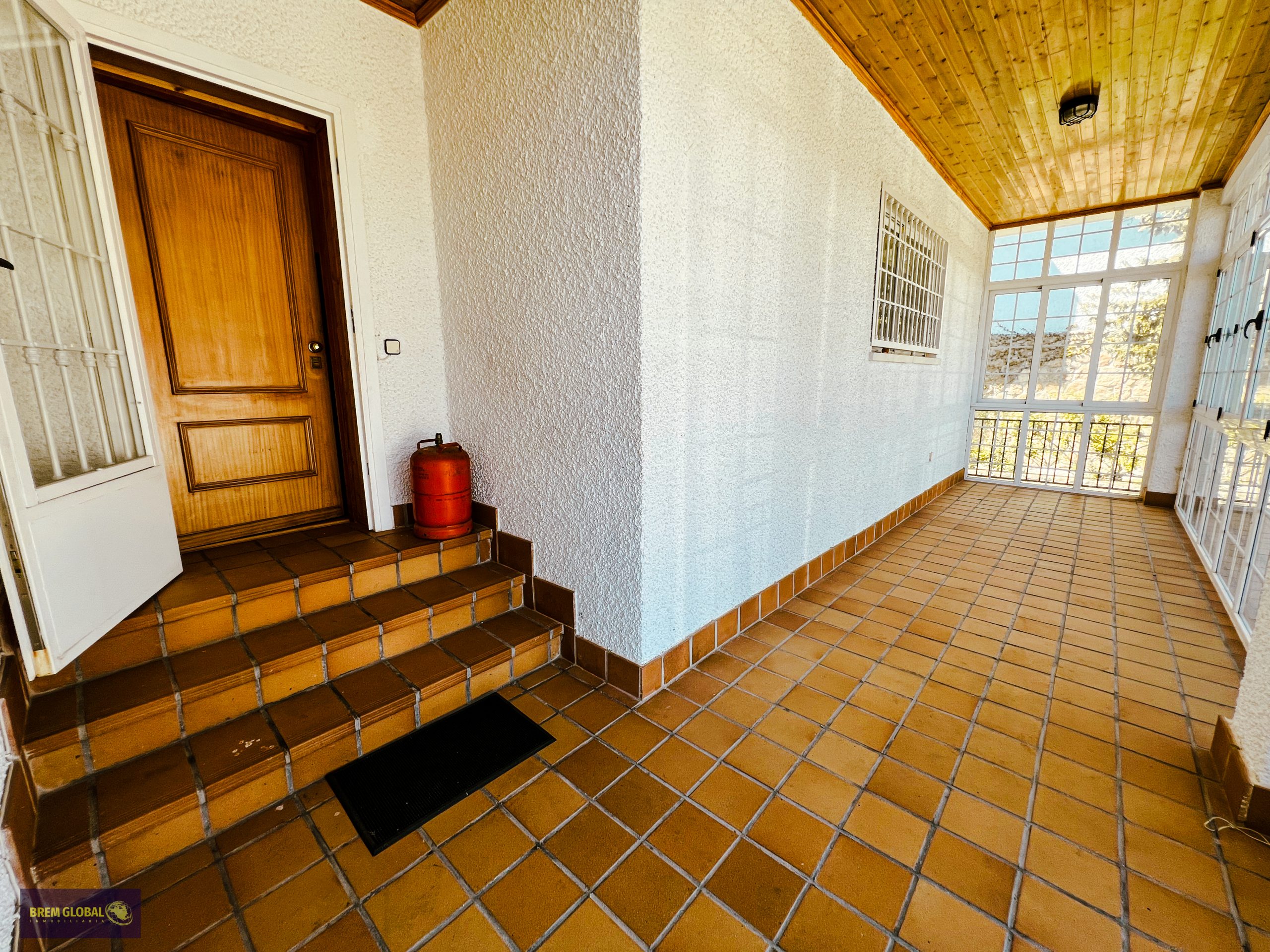 ¡BREM GLOBAL Inmobiliaria tiene el chalet pareado perfecto para ti y tu familia! En La Cabreara