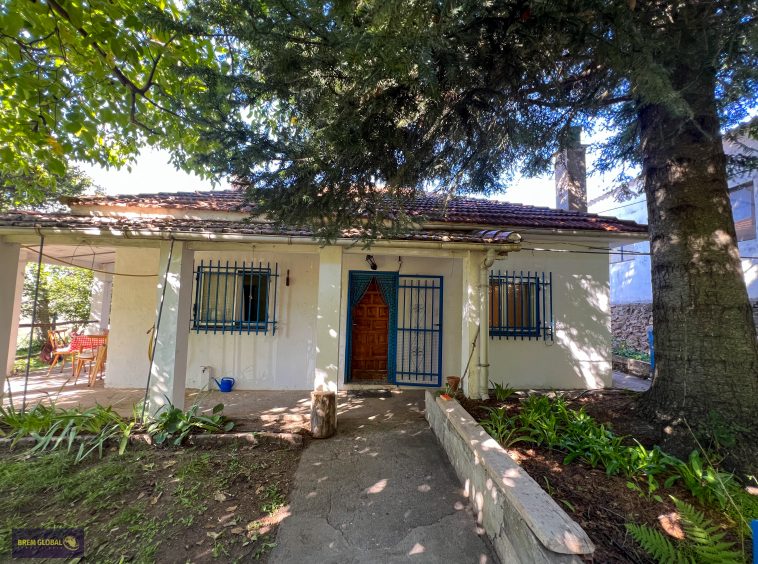 Desde Brem Global Inmobiliaria presentamos acogedora y práctica casa de pueblo en Horcajo de la Sierra.