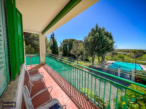 BREM GLOBAL INMOBILIARIA presenta D.S. iniciales de urbano diseminado construido sobre una parcela rústica agraria de regadío con 2.200 m² en el sitio de Los Lagunazos del año 1978 urbanización perteneciente al municipio de Cabanillas de la Sierra a 52 km de Madrid y con acceso directo a la carretera.