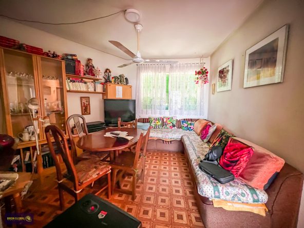 BREM GLOBAL INMOBILIARIA presenta D.S. iniciales de urbano diseminado construido sobre una parcela rústica agraria de regadío con 2.200 m² en el sitio de Los Lagunazos del año 1978 urbanización perteneciente al municipio de Cabanillas de la Sierra a 52 km de Madrid y con acceso directo a la carretera.