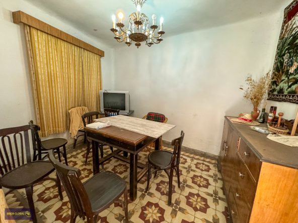 BREM GLOBAL INMOBILIARIA Presenta: Casa de pueblo en Buitrago del Lozoya pueblo situado a 75 km de Madrid en la Sierra Norte, muy cerca de las estribaciones de Somosierra y a los pies de la Sierra de Guadarrama.  