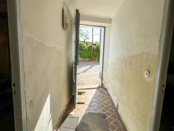 BREM GLOBAL INMOBILIARIA Presenta: Casa de pueblo en Buitrago del Lozoya pueblo situado a 75 km de Madrid en la Sierra Norte, muy cerca de las estribaciones de Somosierra y a los pies de la Sierra de Guadarrama.  