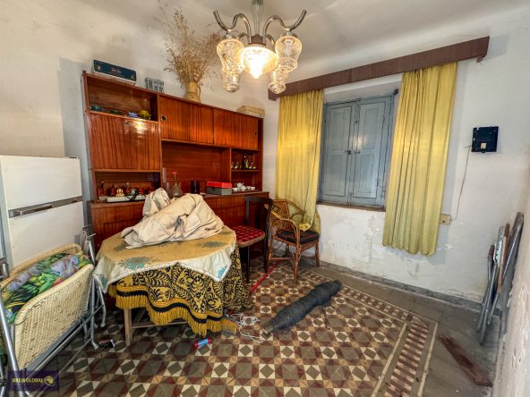 BREM GLOBAL INMOBILIARIA Presenta: Casa de pueblo en Buitrago del Lozoya pueblo situado a 75 km de Madrid en la Sierra Norte, muy cerca de las estribaciones de Somosierra y a los pies de la Sierra de Guadarrama.  