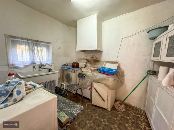 BREM GLOBAL INMOBILIARIA Presenta: Casa de pueblo en Buitrago del Lozoya pueblo situado a 75 km de Madrid en la Sierra Norte, muy cerca de las estribaciones de Somosierra y a los pies de la Sierra de Guadarrama.  