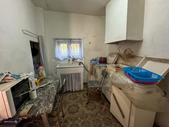 BREM GLOBAL INMOBILIARIA Presenta: Casa de pueblo en Buitrago del Lozoya pueblo situado a 75 km de Madrid en la Sierra Norte, muy cerca de las estribaciones de Somosierra y a los pies de la Sierra de Guadarrama.  