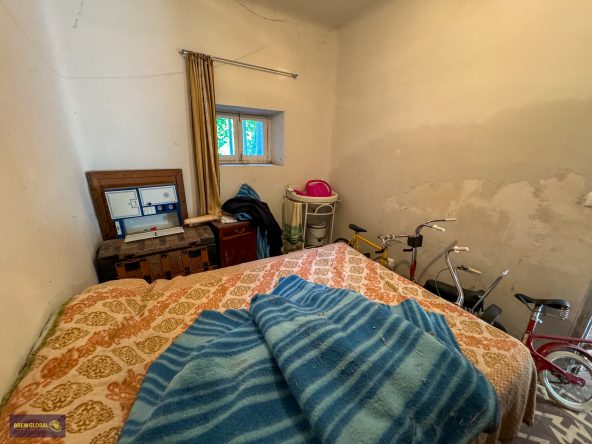 BREM GLOBAL INMOBILIARIA Presenta: Casa de pueblo en Buitrago del Lozoya pueblo situado a 75 km de Madrid en la Sierra Norte, muy cerca de las estribaciones de Somosierra y a los pies de la Sierra de Guadarrama.  