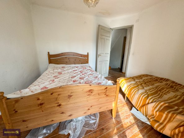 BREM GLOBAL INMOBILIARIA Presenta: Casa de pueblo en Buitrago del Lozoya pueblo situado a 75 km de Madrid en la Sierra Norte, muy cerca de las estribaciones de Somosierra y a los pies de la Sierra de Guadarrama.  