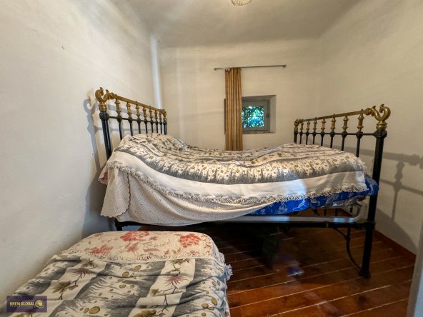 BREM GLOBAL INMOBILIARIA Presenta: Casa de pueblo en Buitrago del Lozoya pueblo situado a 75 km de Madrid en la Sierra Norte, muy cerca de las estribaciones de Somosierra y a los pies de la Sierra de Guadarrama.  