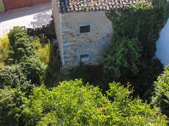 BREM GLOBAL INMOBILIARIA Presenta: Casa de pueblo en Buitrago del Lozoya pueblo situado a 75 km de Madrid en la Sierra Norte, muy cerca de las estribaciones de Somosierra y a los pies de la Sierra de Guadarrama.  