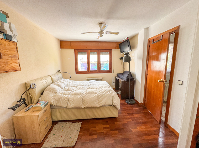 Chalet adosado en venta en Calle Pocito