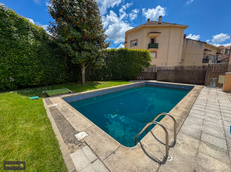 Chalet adosado en venta en Calle Pocito