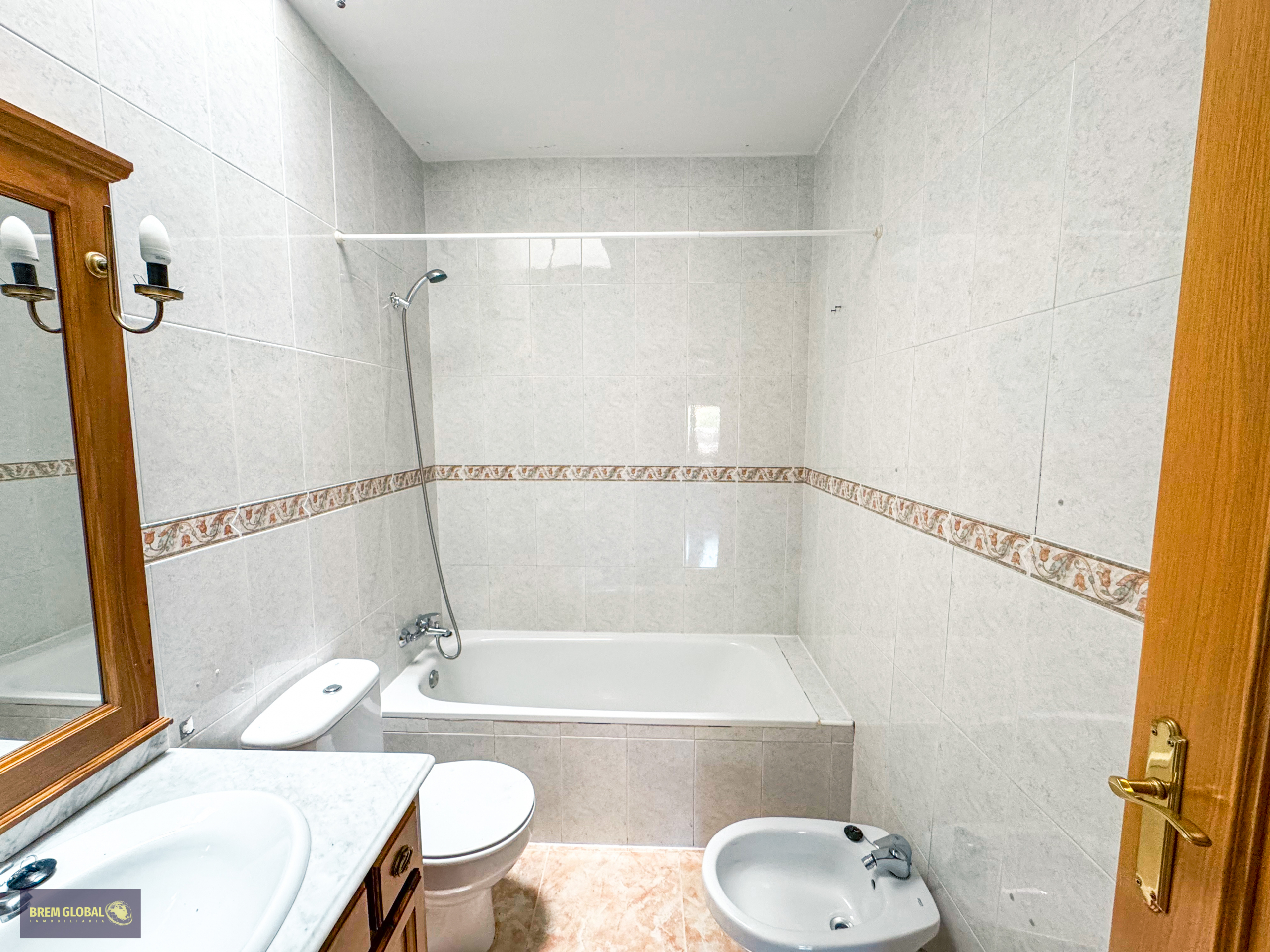 Chalet adosado en venta en Calle de los Mártires