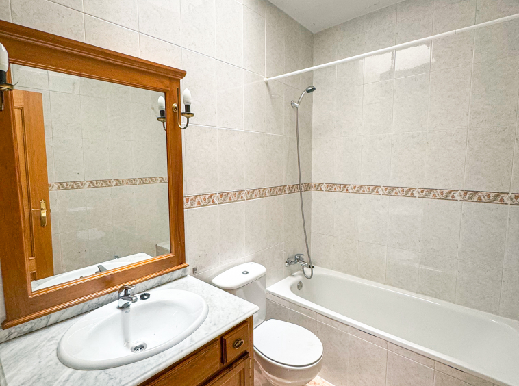 Chalet adosado en venta en Calle de los Mártires
