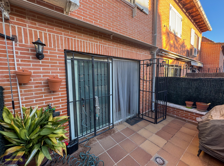 Chalet adosado en venta en Avenida de la Cabrera