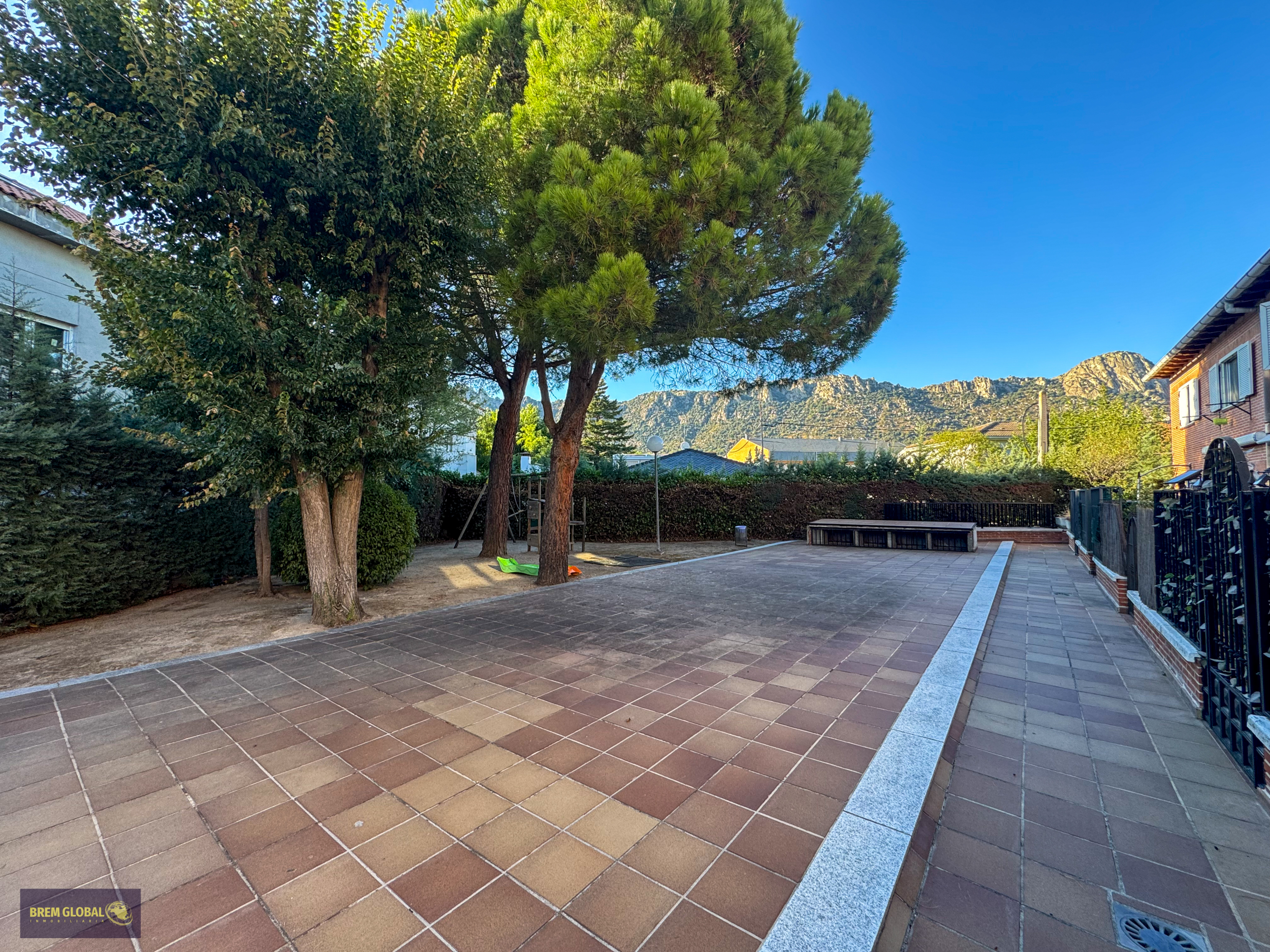 Chalet adosado en venta en Avenida de la Cabrera