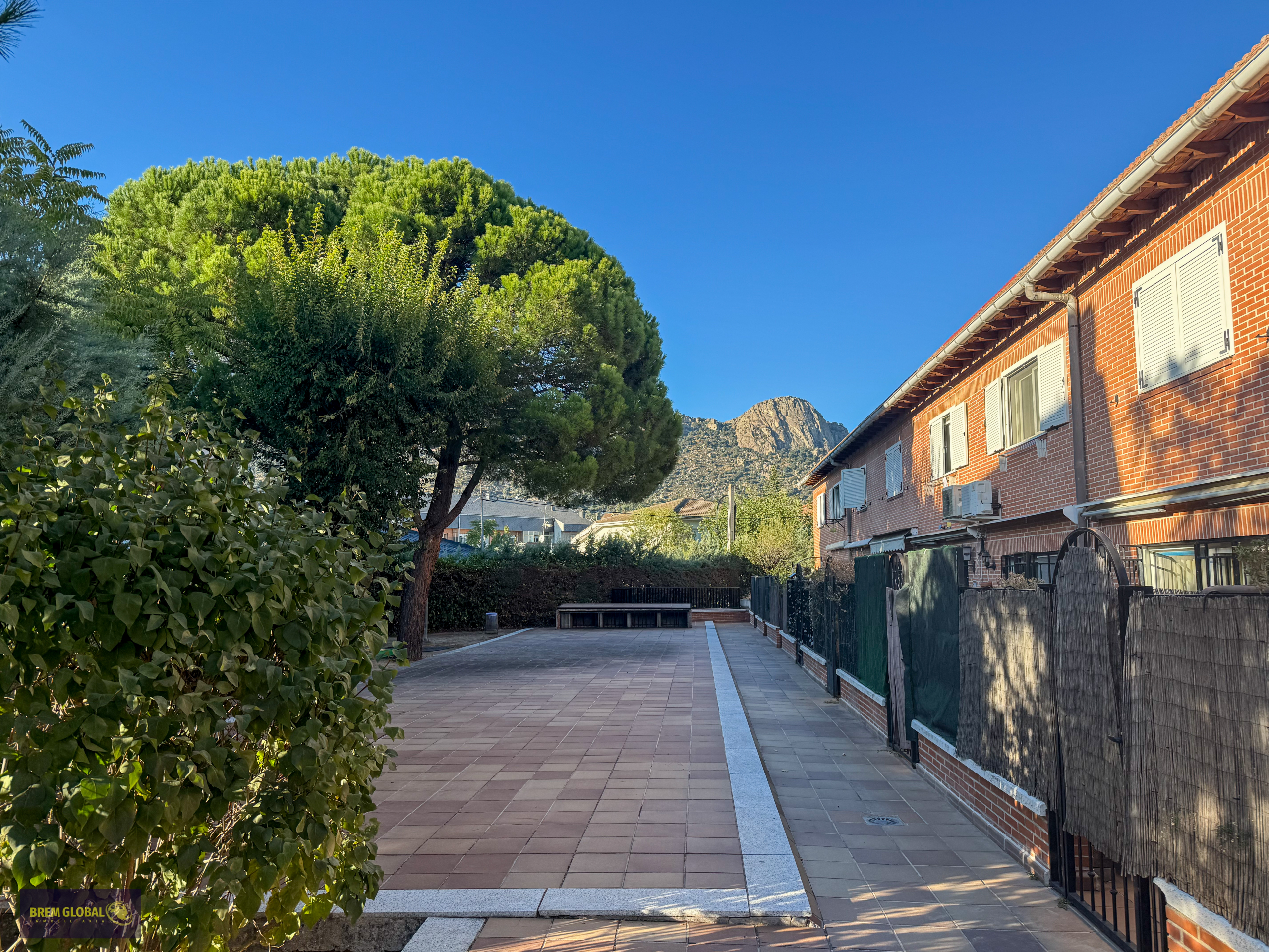 Chalet adosado en venta en Avenida de la Cabrera