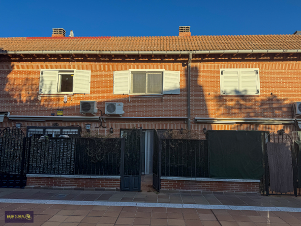 Chalet adosado en venta en Avenida de la Cabrera