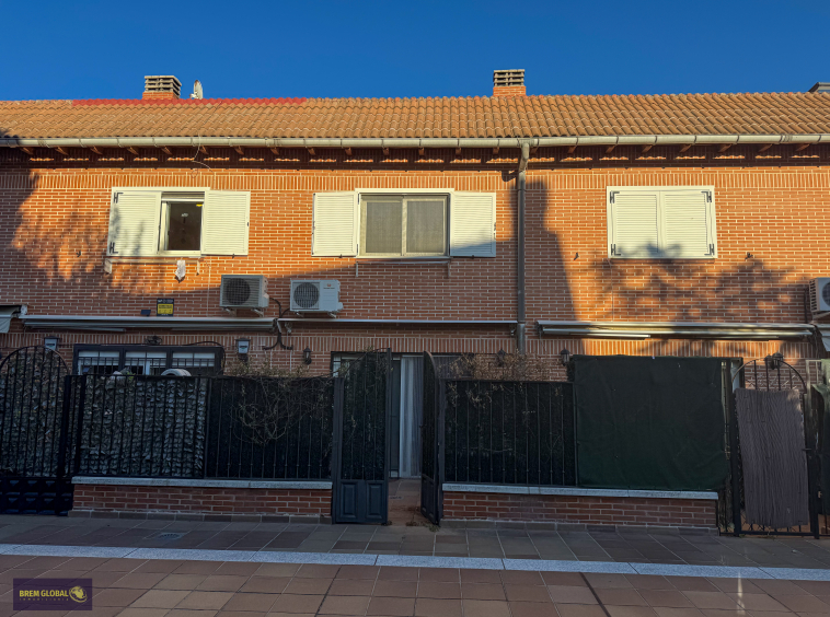 Chalet adosado en venta en Avenida de la Cabrera