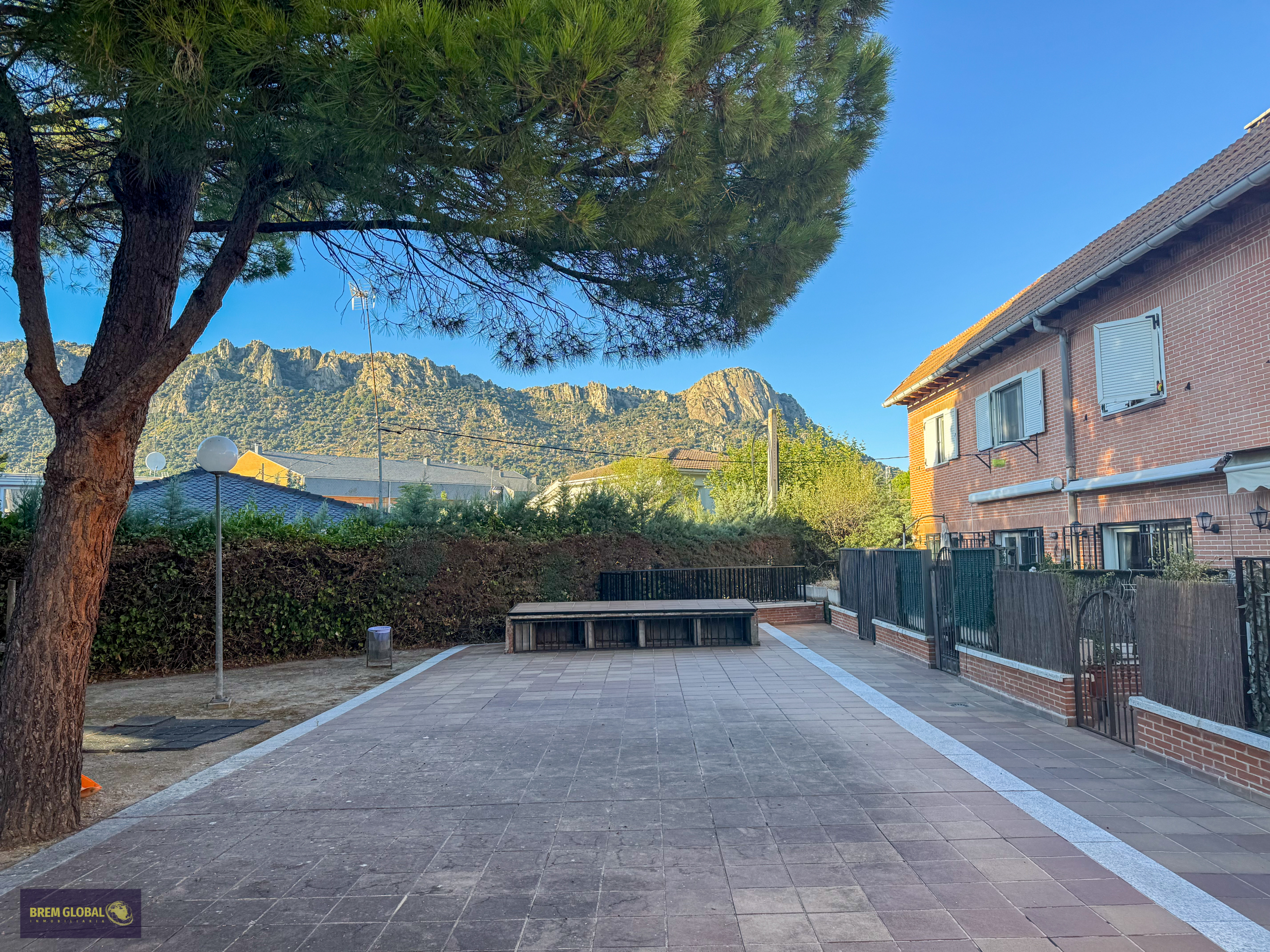 Chalet adosado en venta en Avenida de la Cabrera