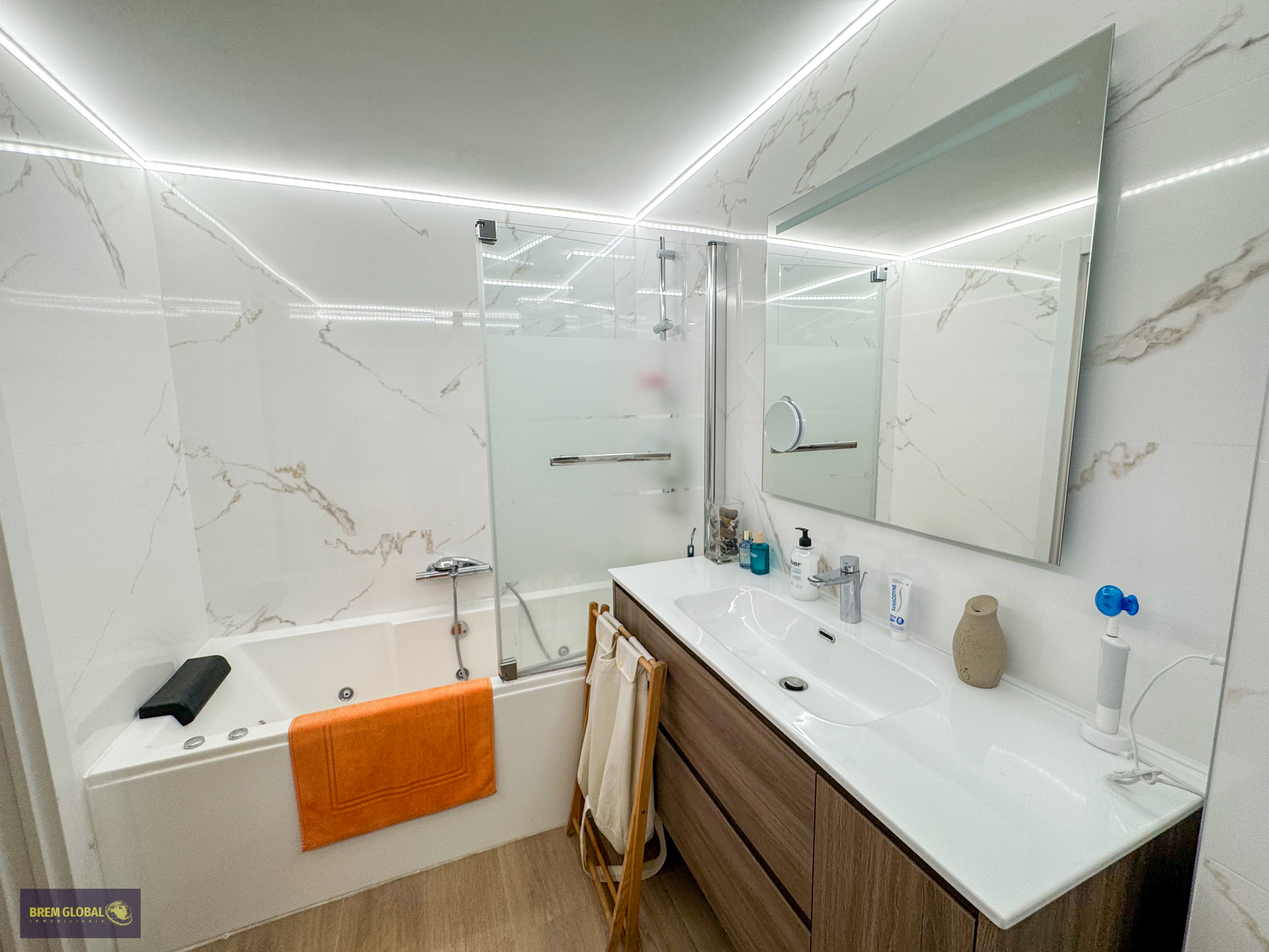 Chalet adosado en venta en Avenida de la Cabrera