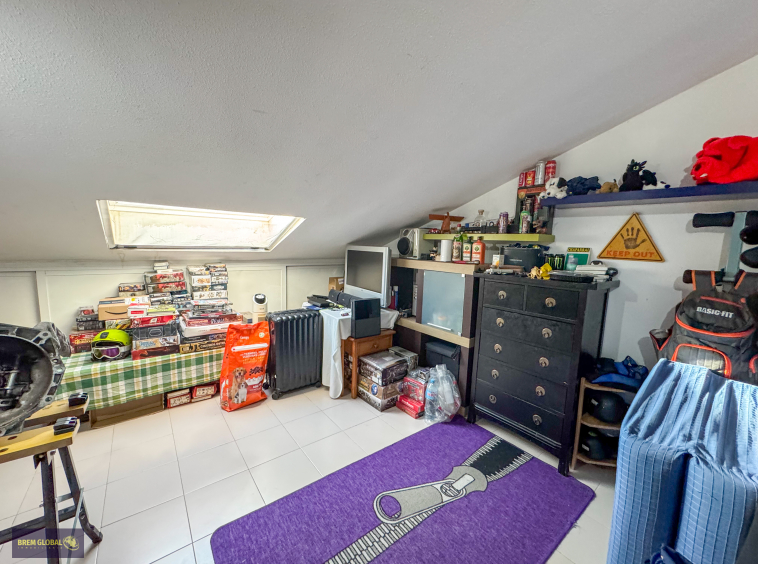 Chalet adosado en venta en Avenida de la Cabrera