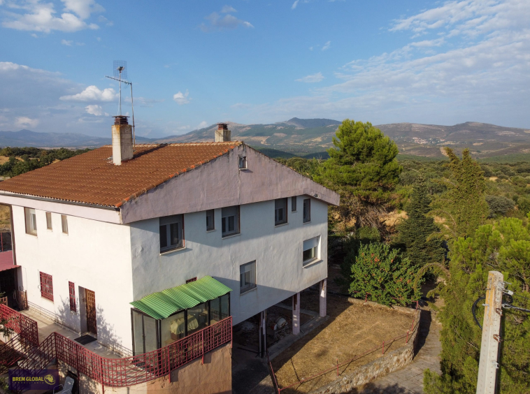 Chalet independiente en venta en Las Eras, Mangirón: foto 1 de 55