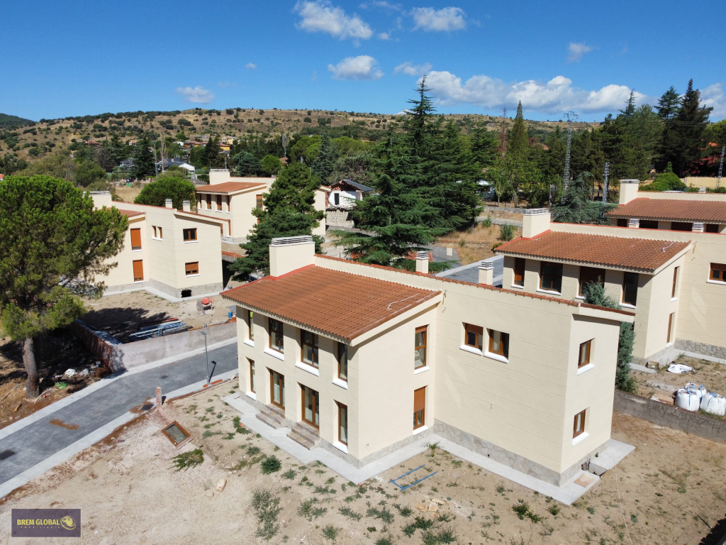 Vista aérea de la promoción de chalets en Lozoyuela, en la Sierra Norte de Madrid