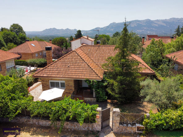 Chalet independiente en venta en Paseo de la Estación, Lozoyuela: foto 1 de 62