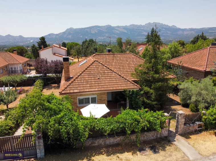 Chalet independiente en venta en Paseo de la Estación, Lozoyuela: foto 2 de 62